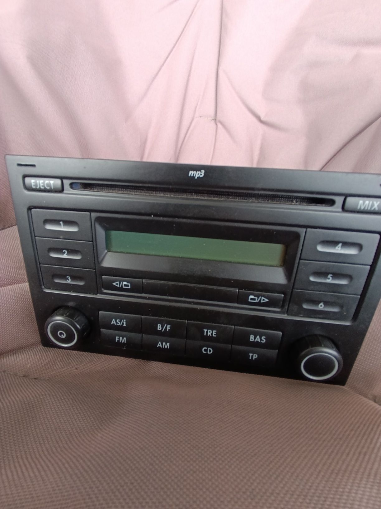 Colunas de volkswagen + Radio (RCD 200) (POLO 9N 2007)