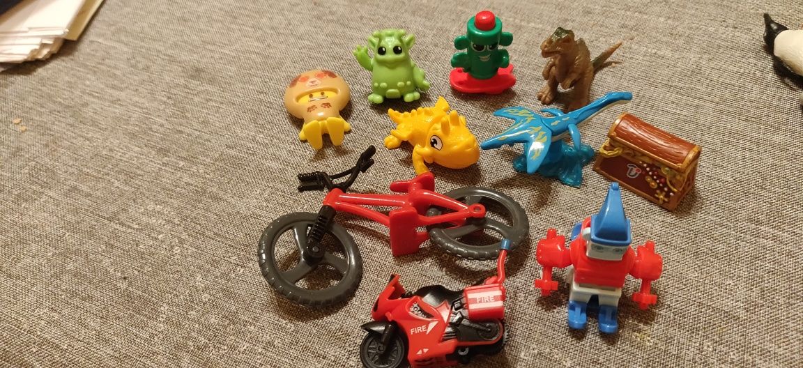 10  figurek dinozaury stworki różne zestaw 15