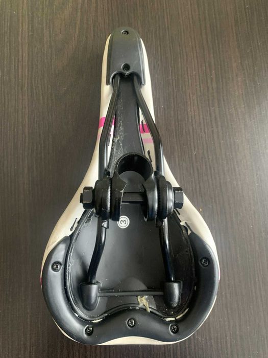 Siodełko rowerowe Romet MTB plus nakładka piankowa.