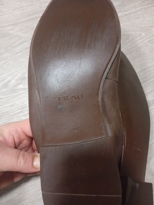 Лофери шкіра 42 розмір Італія FRAU