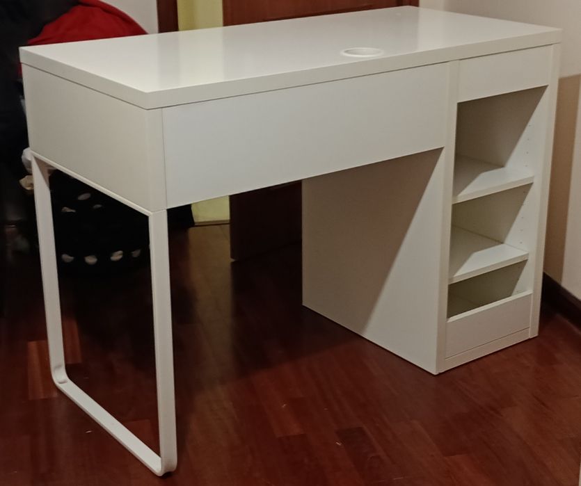 Secretaria IKEA 
Secretária, branco, 105x50 cm