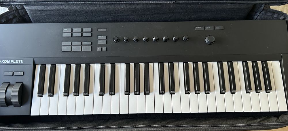 Controlador MIDI Komplete Kontrol A49