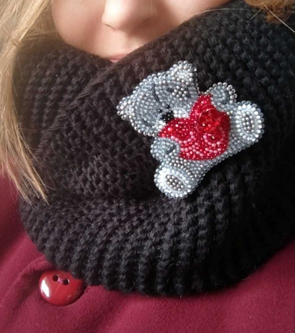 Брошка, прикраса, аксесуар, біжутерія, бісер ЛЕГКА ПІР'ЇНКА. Handmade