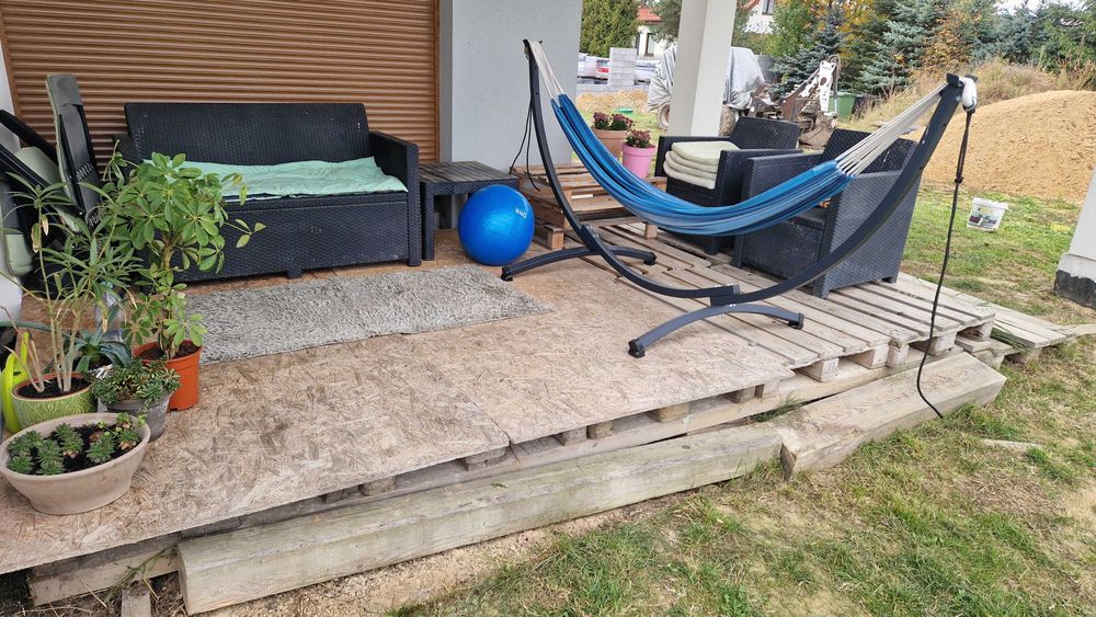 Taras drewniany (tymczasowy/ budowlany), 12 palet, OSB, krokwie, belki