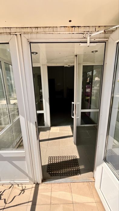 Просторе Приміщення на головній вулиці міста