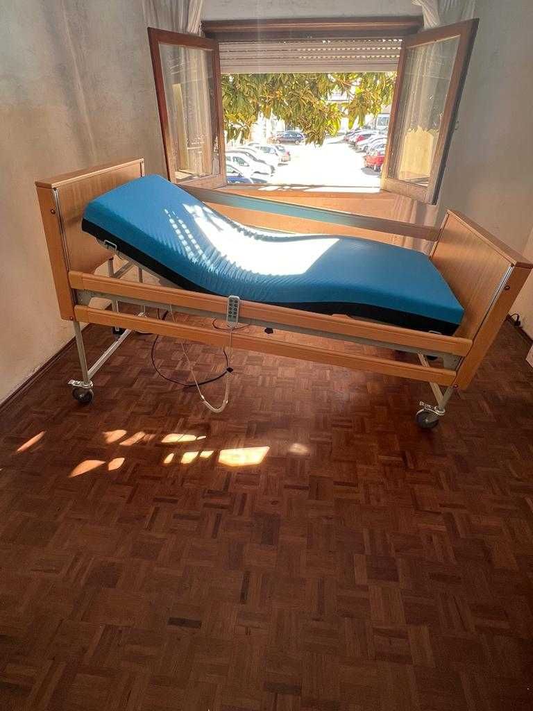 Cama articulada electrica com colchão anti-escaras (Leiria)