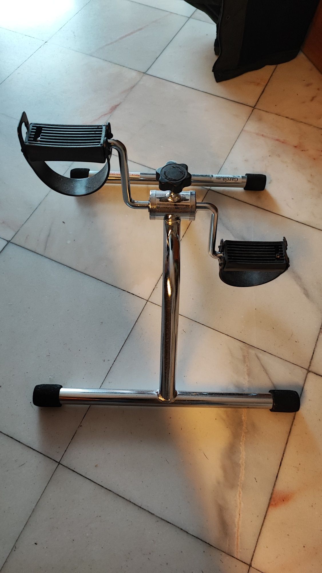 Pedaleira Nova para exercício em casa enquanto assiste TV