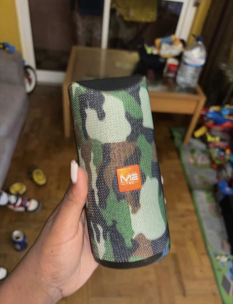 Coluna de som pequena