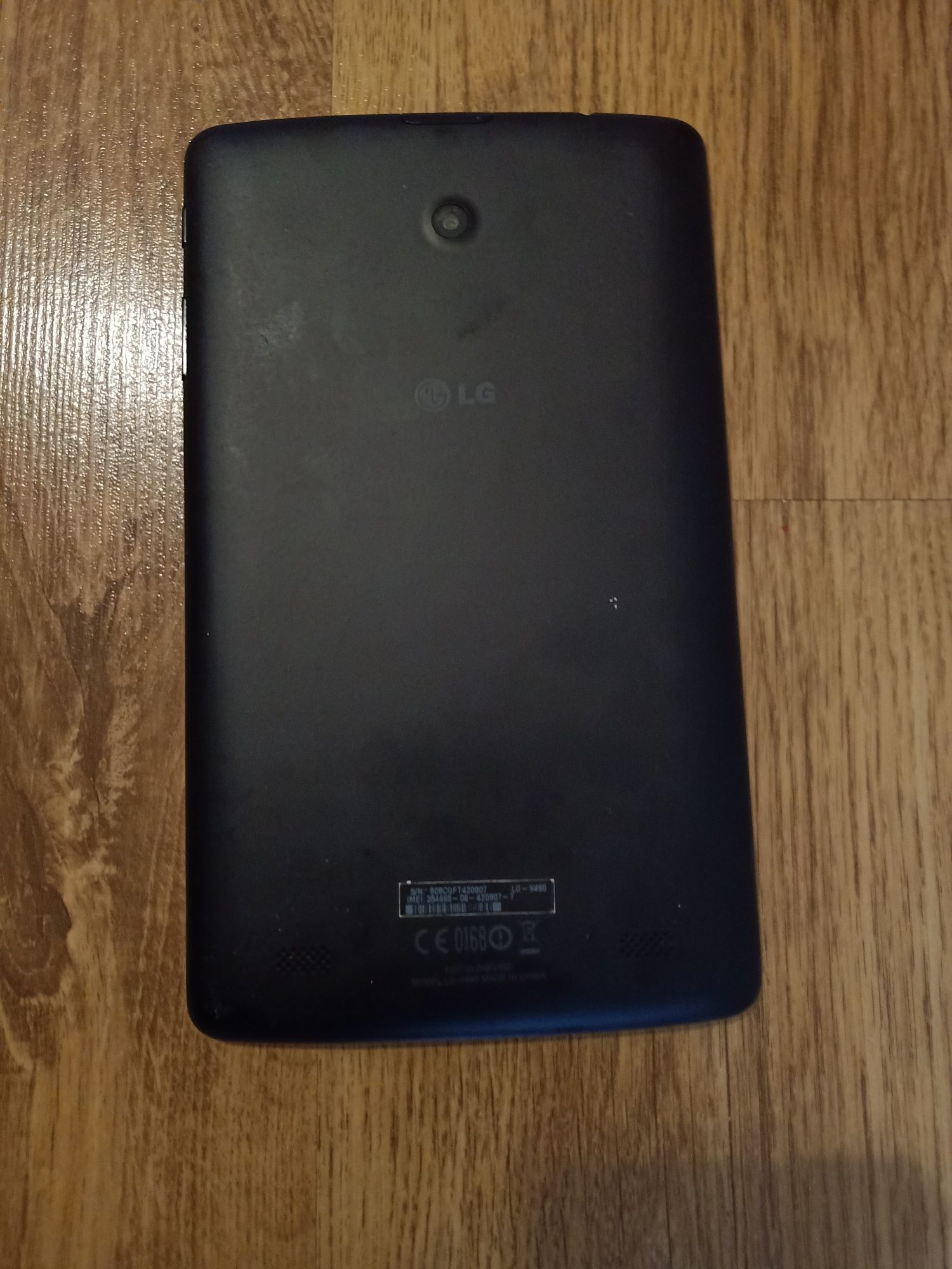 Tablet LG G Pad V490 + zestaw 2 szt.