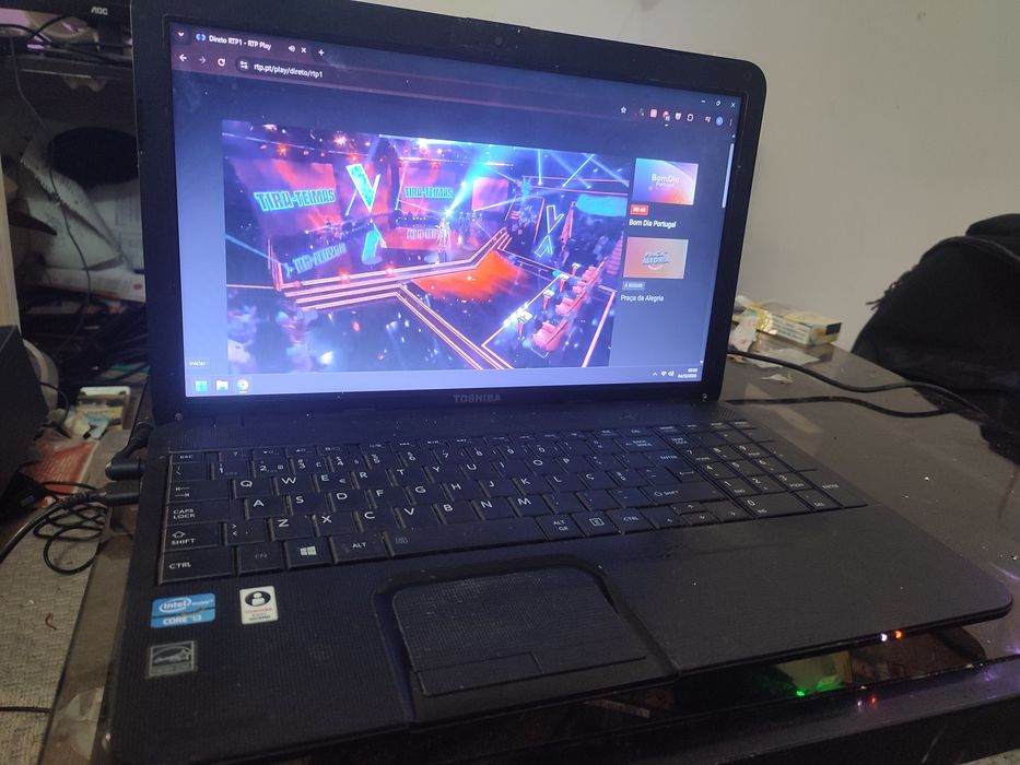 Portátil Toshiba 1DLLLJ5 i3