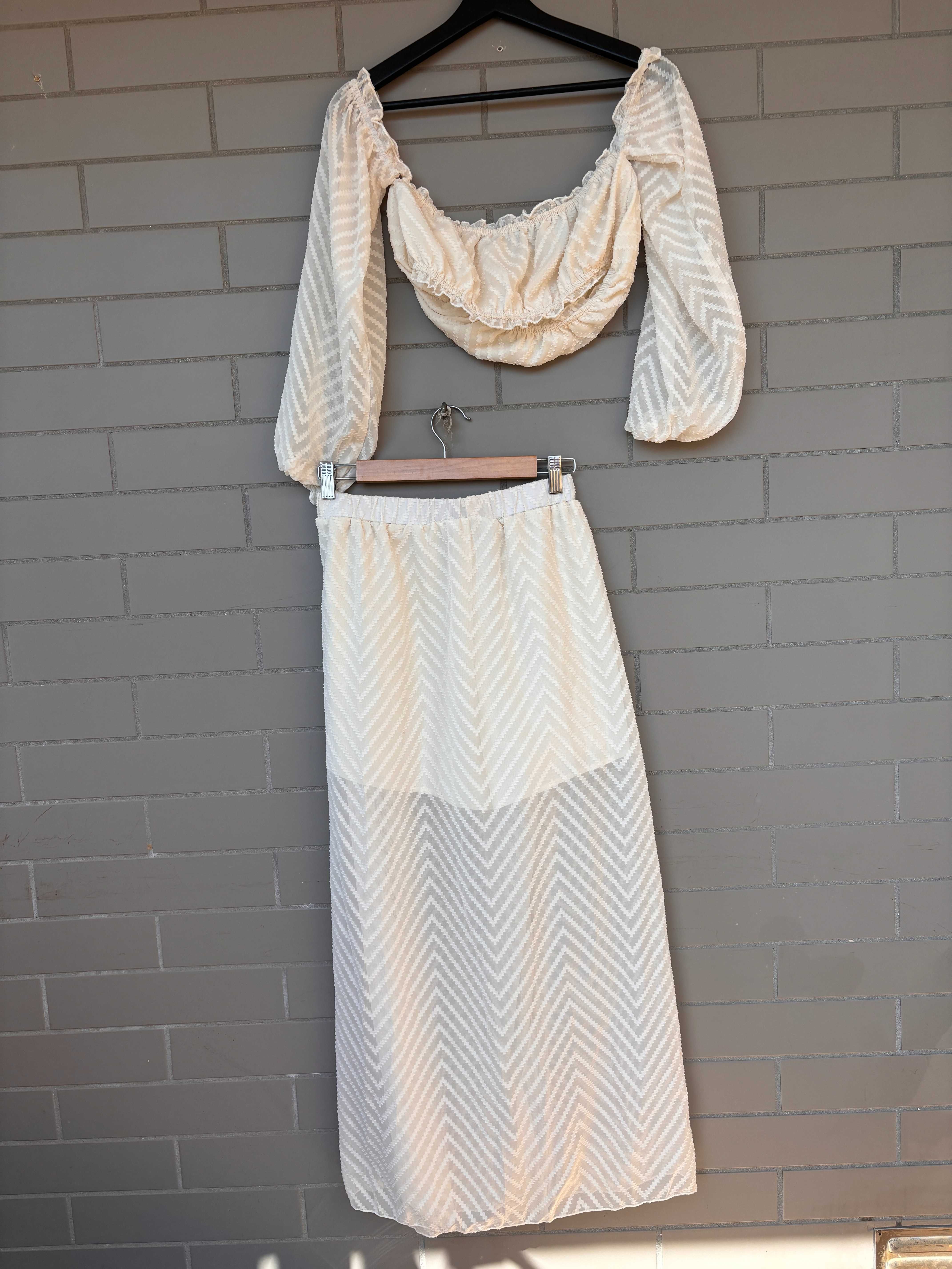 Conjunto top e saia-calção novo
