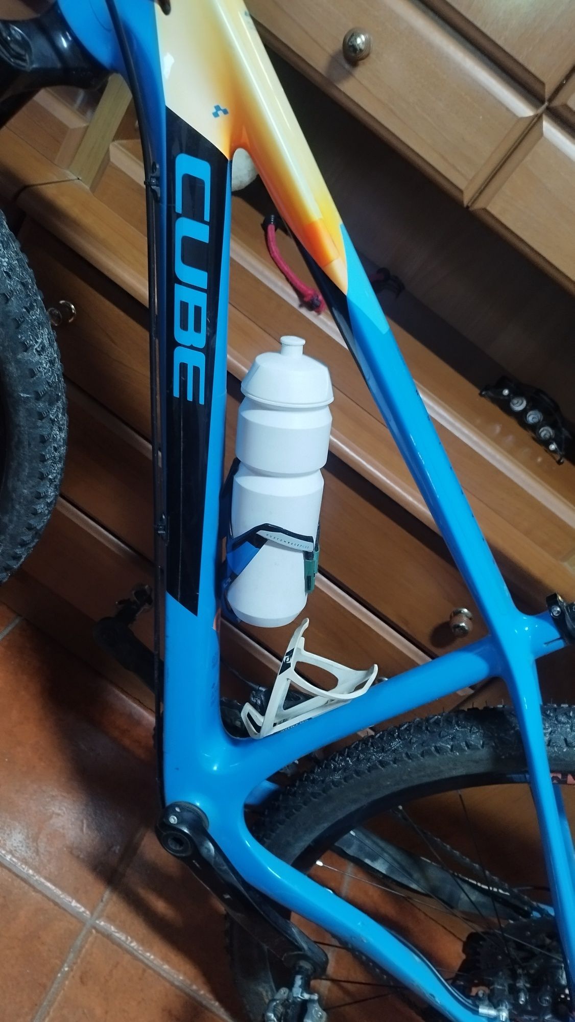 Bicicleta BTT  Cube carbono R29