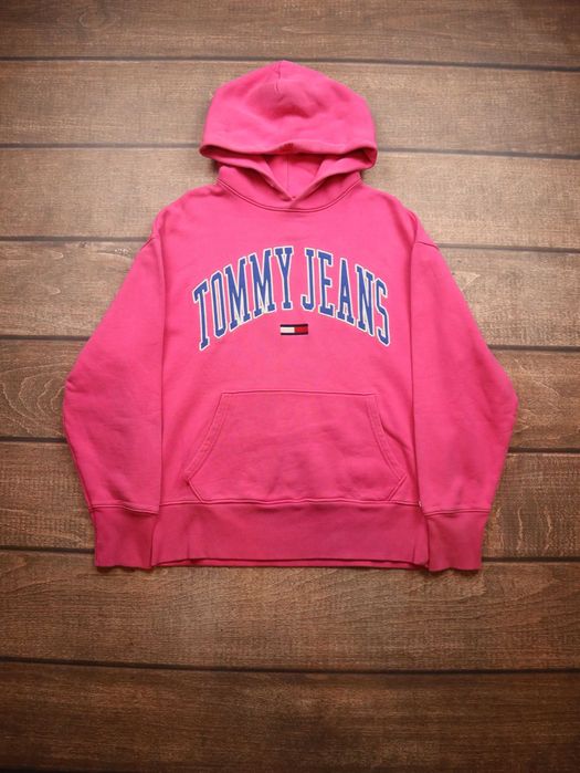 Tommy Hilfiger Jeans różowa bluza z kapturem z niebieskim haftem na