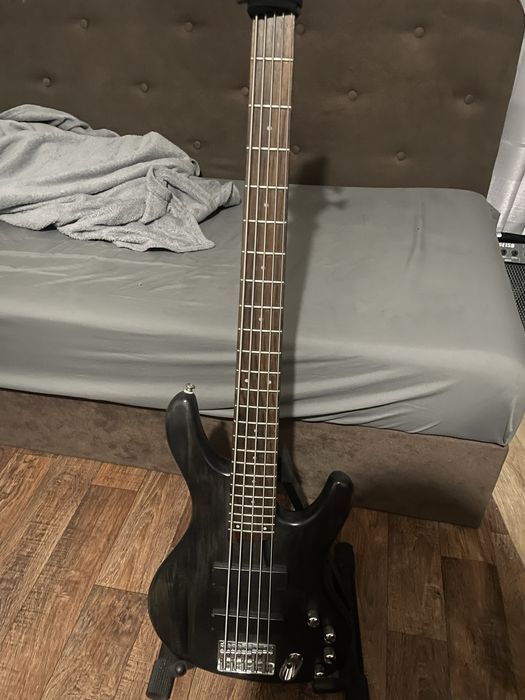 Продам пʼятиструнний бас