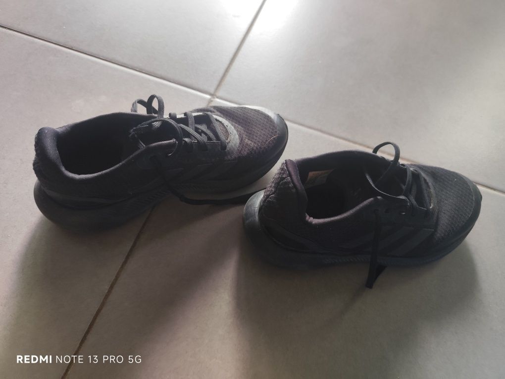 Czarne buty Adidas rozmiar 34