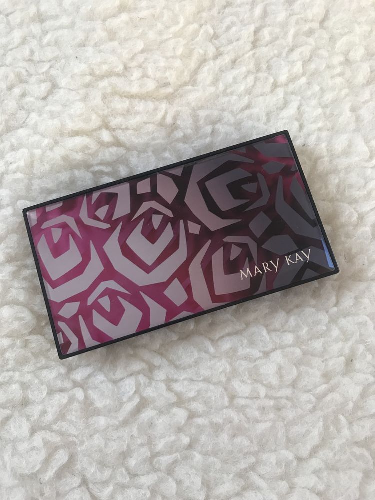 Paletka Mary Kay Perfect z lusterkiem, idealna na podróż