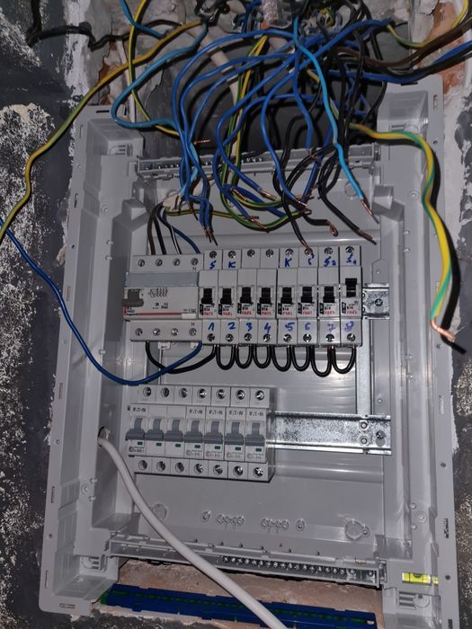 Usługi hydrauliczne i elektryczne