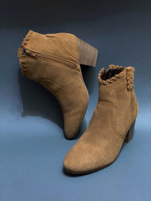 Чоботи жіночі шкіряні 35,5 розмір Next підбори 6 см натуральна шкіра