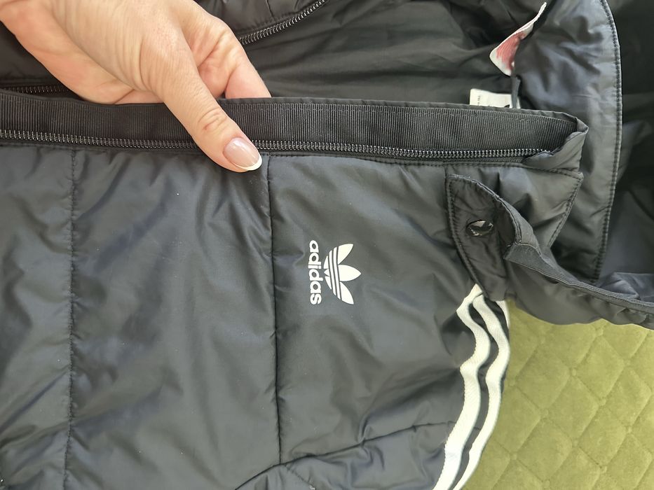 Куртка фірми adidas