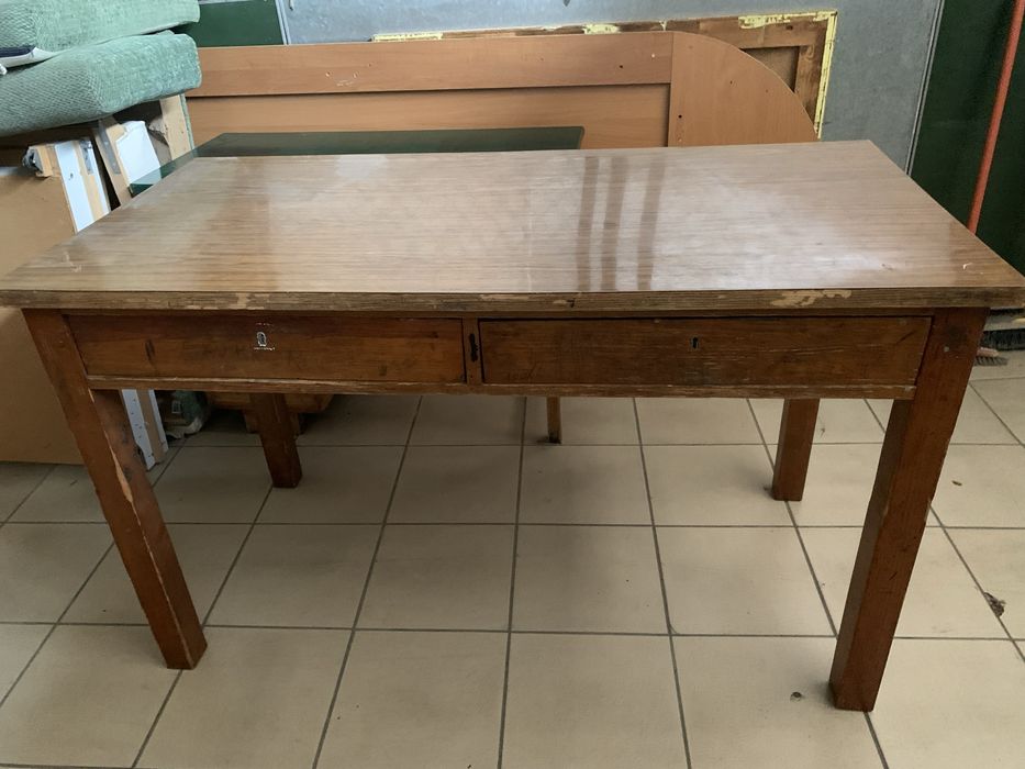 Stól drewniany  z litej sosny  z szufladami