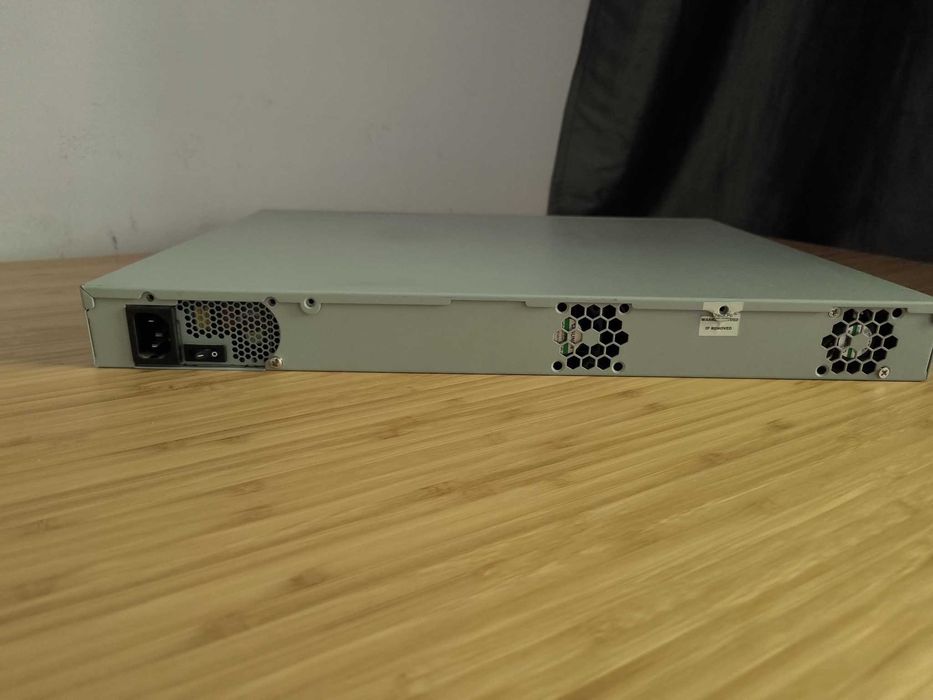 Komputer Firewall Serwer Checkpoint T-120 8x Ethernet SATA