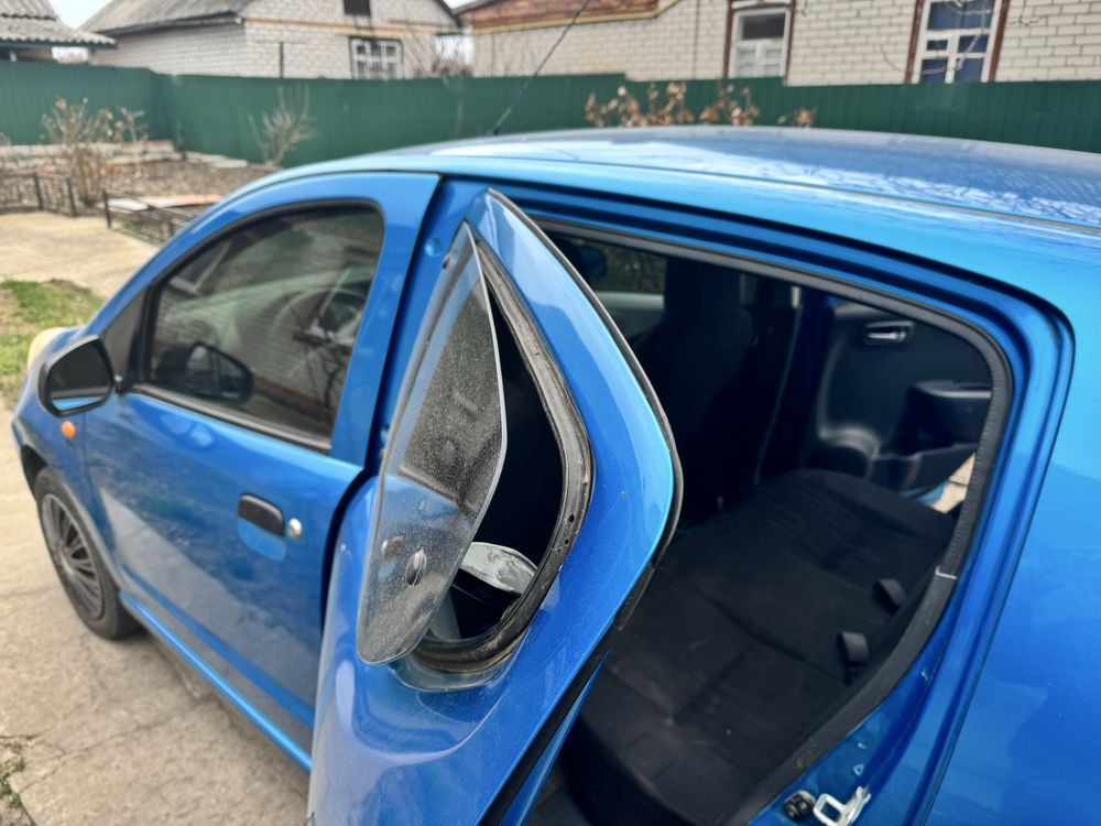 Nissan Pixo 1.0 бензин 2010 рік