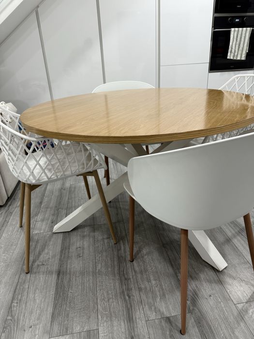 Mesa redonda + 4 cadeiras