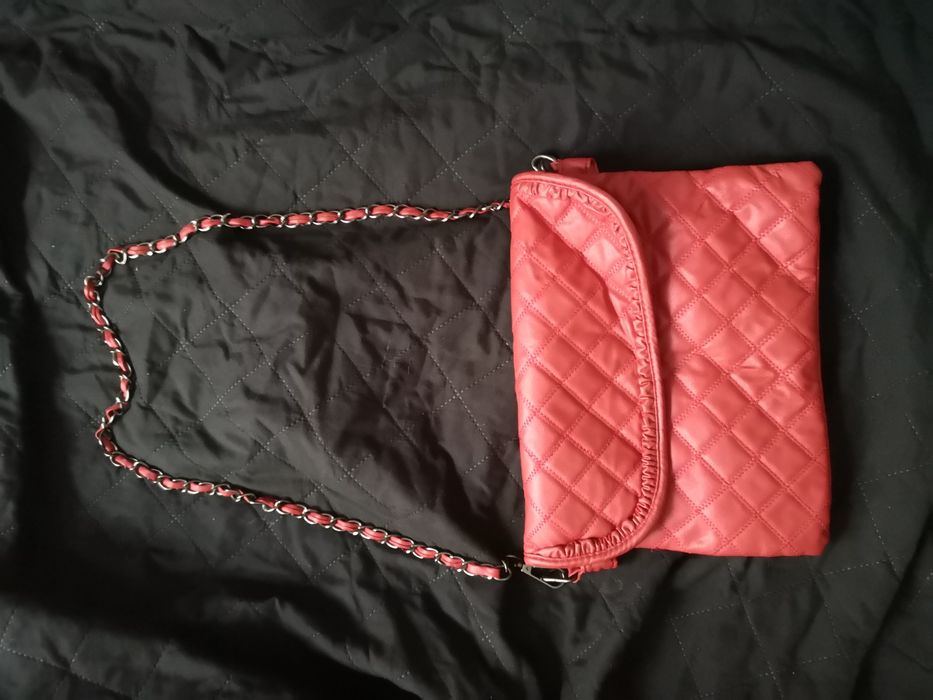 Mała torebka wyjściowa  kopertówka listonoszka