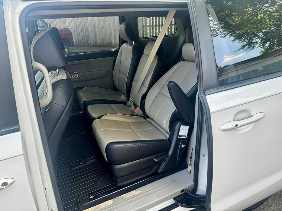 Kia Sedona      2019