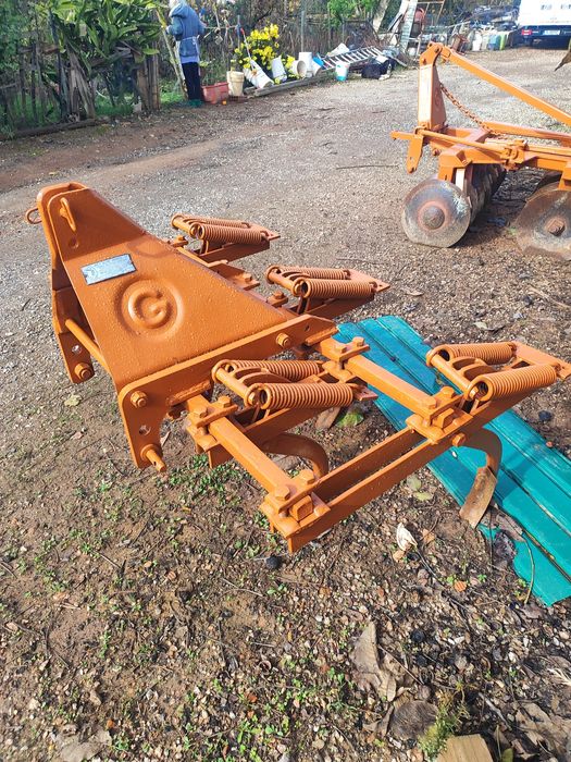 Grade de discos e escarificador Galucho