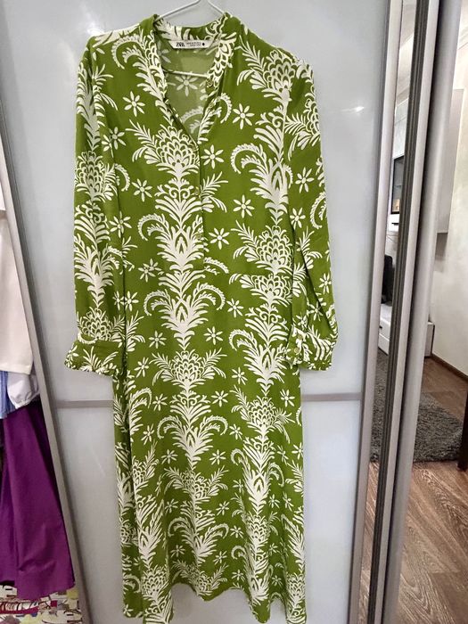 Сукня Zara міді, зеленого кольору. Віскоза