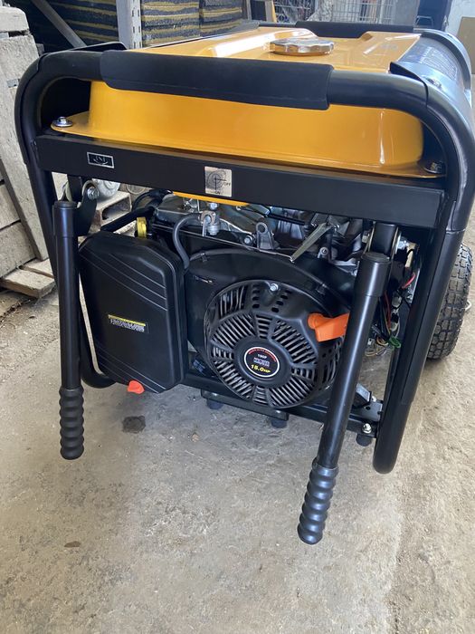 Генератор трьохфазний. Номінальна 6,0. Максимальна 6,5. Бензин.