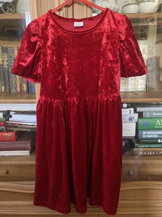 Aksamitna sukienka świąteczna 4 - 6 lat