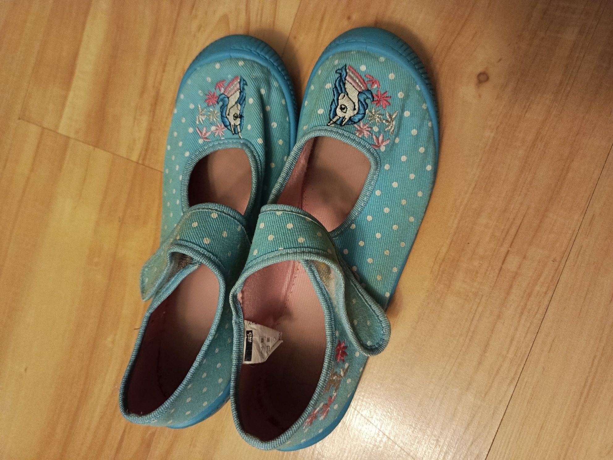 Kapcie, buty dla dziewczynki + gratis