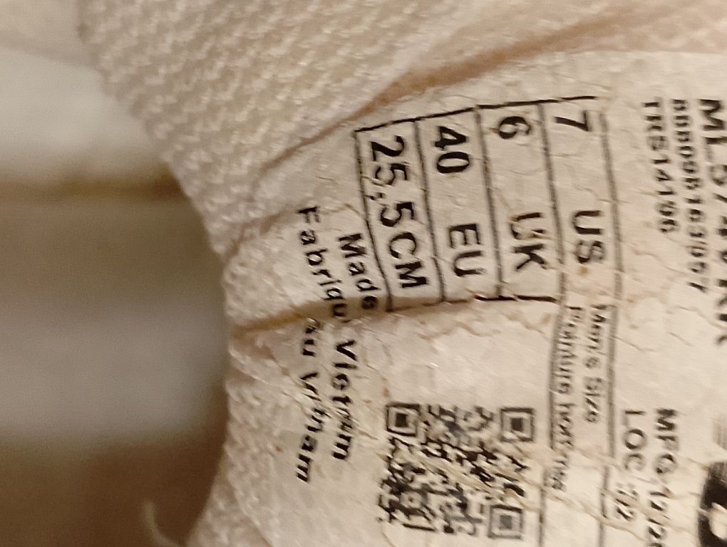 Buty damskie new balance rozmiar 40 wkładka 25,5