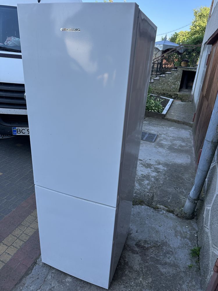 Продам холодильник марки Grundig