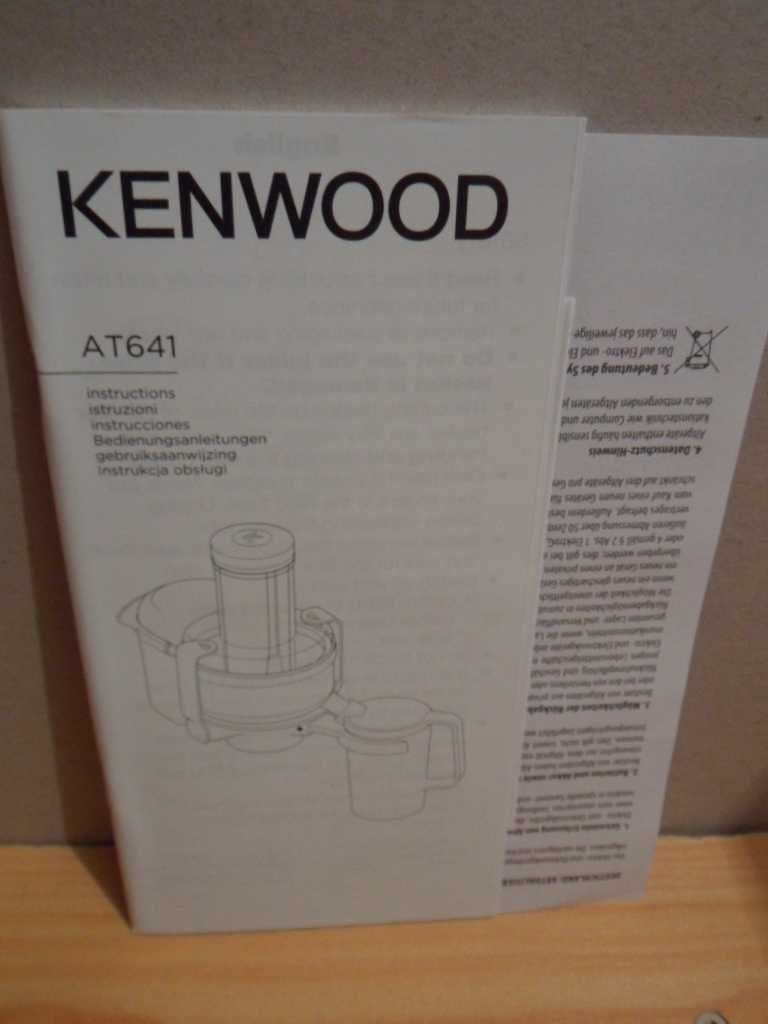 Kenwood AT641 - Przystawka do wyciskania soku .