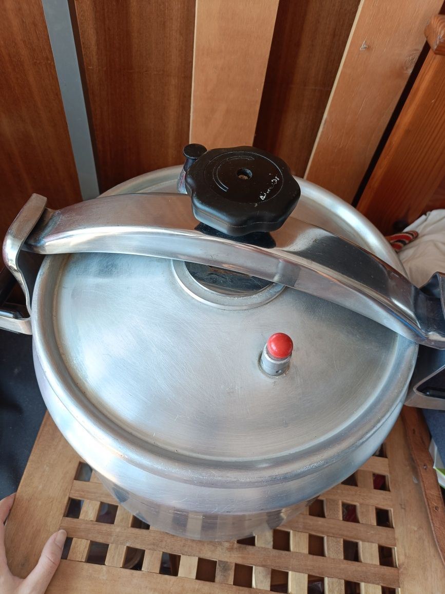 Panela pressão 15L (muito grande)