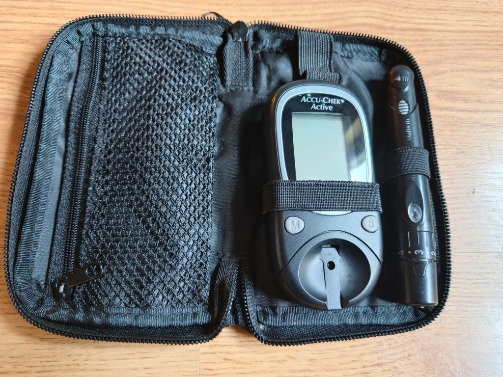 Accu-chek Active Glukometr + Pen + Etui