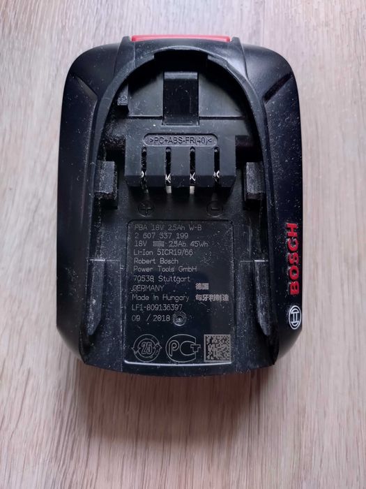 Ładowarka Bosch AL 1830 plus 3x akumulatory 2.5Ah