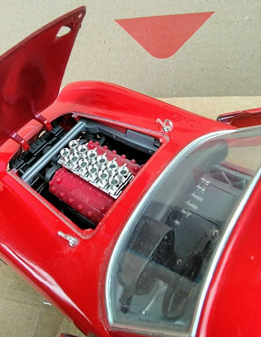 Коллекционная модель авто Ferrari GTO  (1962) 1/18