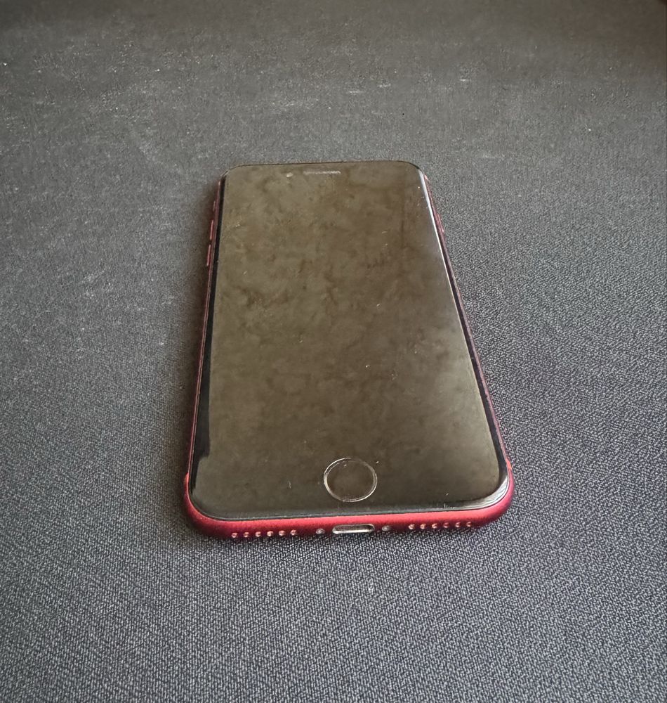 Б/У Apple iPhone SE 2020 128GB Product Red