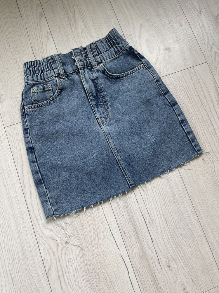 Jeansowa mini krótka spódnica wyższy stan strzepiona denim xs