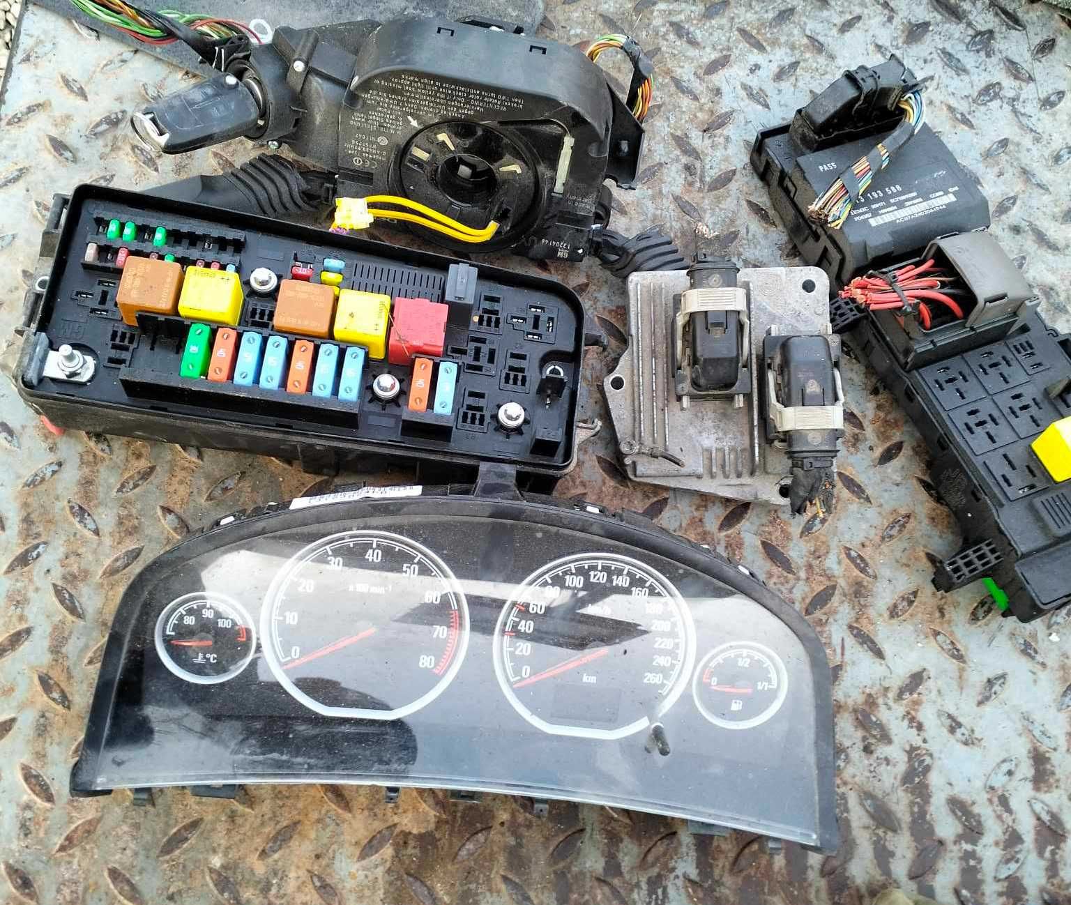 sterownik komputer zestaw startowy Opel Vectra C Astra Zafira 1.6 16v