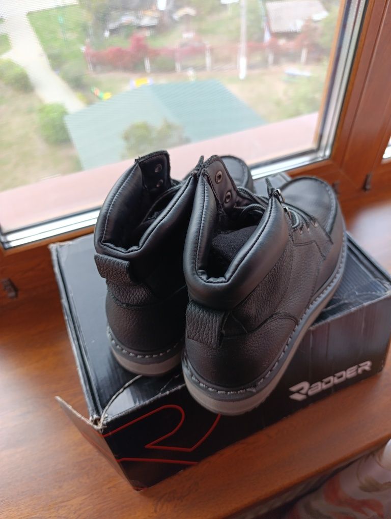 Продам зимние ботинки Radder