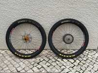 Rodas 27,5+ aros DT Swiss com Cubos Hope Pro 4