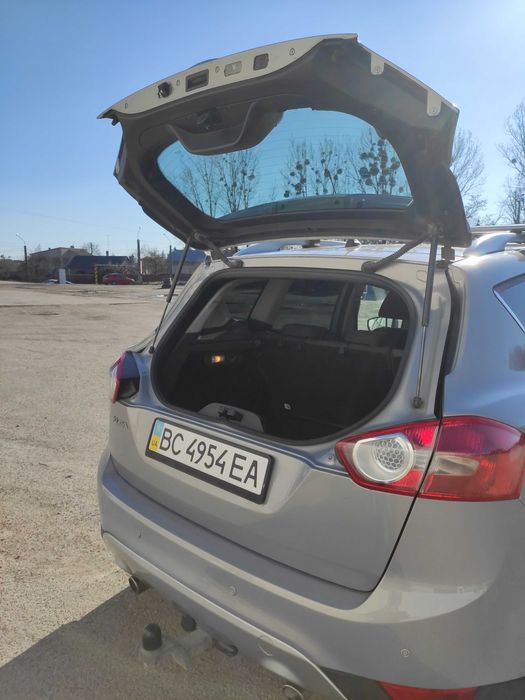 автомобіль Ford kuga 1