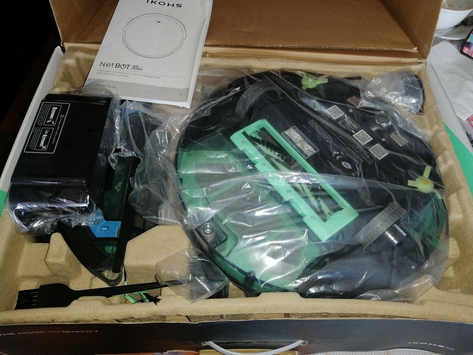 Aspirador robot com comando