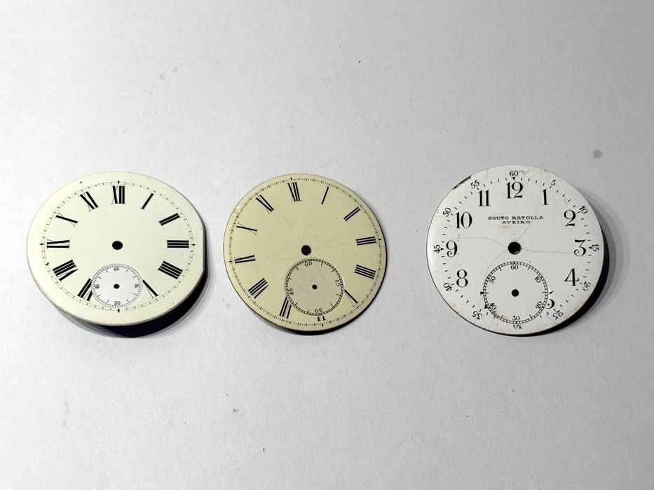 Antigos mostradores esmaltados de relógios de bolsos