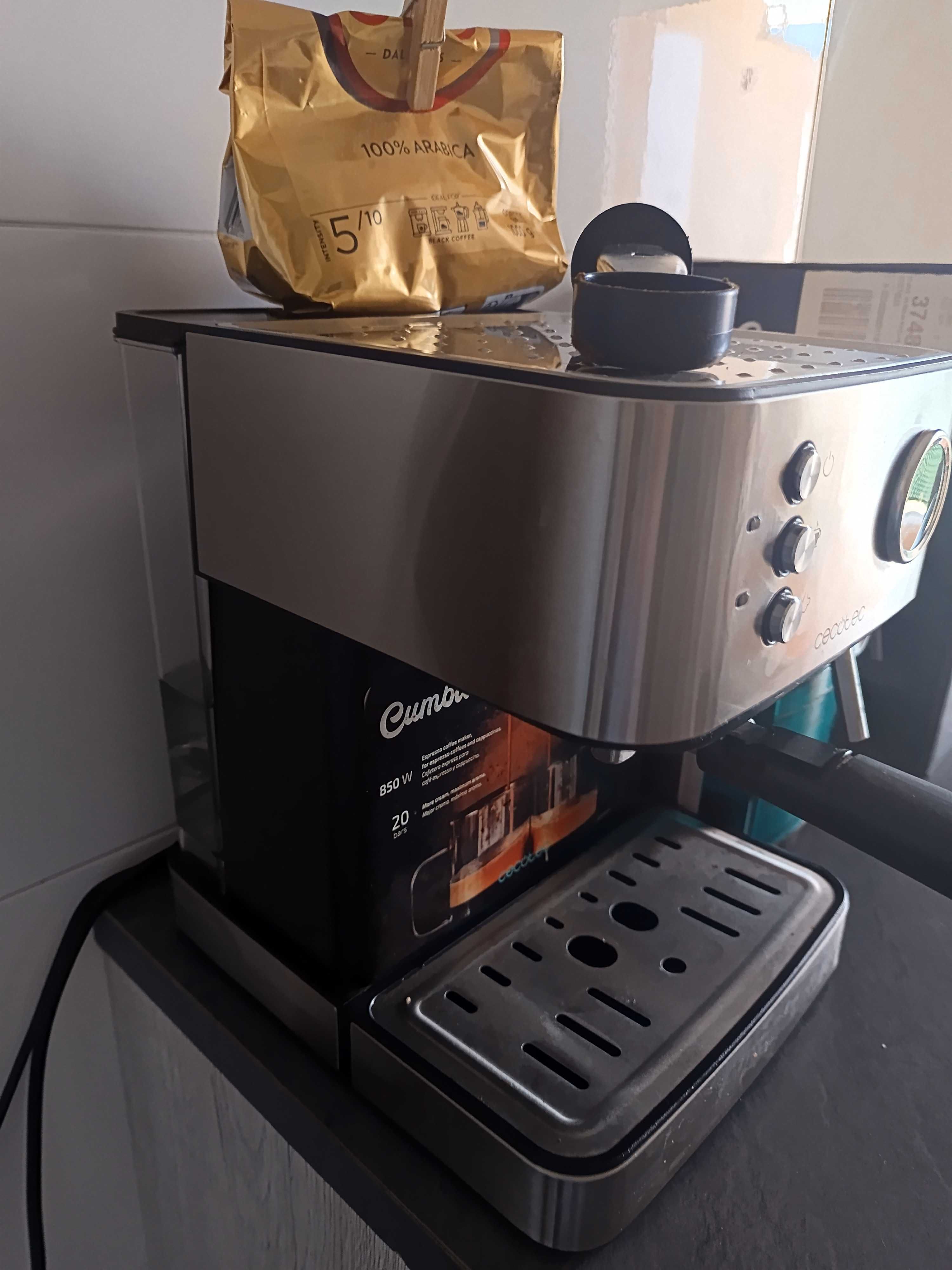 Máquina de café com moinho